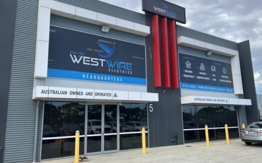 Showroom and warehouse for lease in Keilor Park Drive, Melbourne