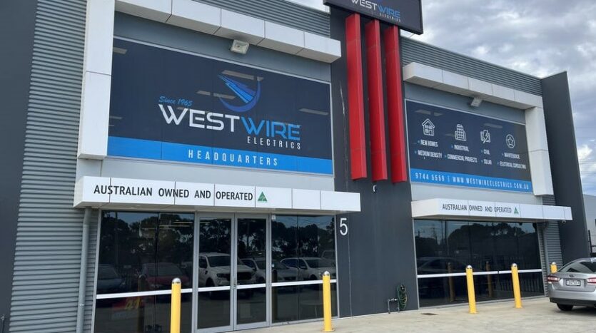 Showroom and warehouse for lease in Keilor Park Drive, Melbourne