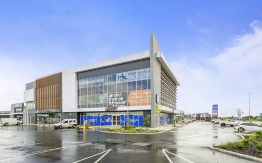 Exterior view of Craigieburn Junction Specialist Centre, 420–440 Craigieburn Road