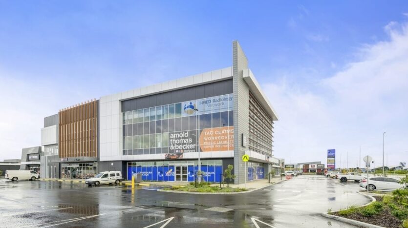 Exterior view of Craigieburn Junction Specialist Centre, 420–440 Craigieburn Road